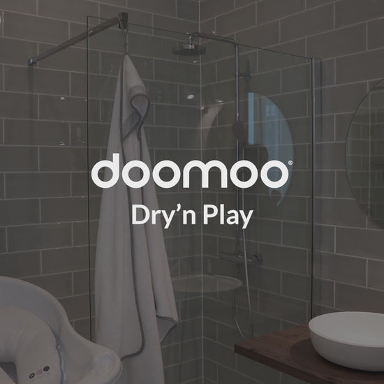 doomoo Dry'n play - Grande cape de bain blanche pour bébé avec attache dans le dos pour éviter les éclaboussures d'eau