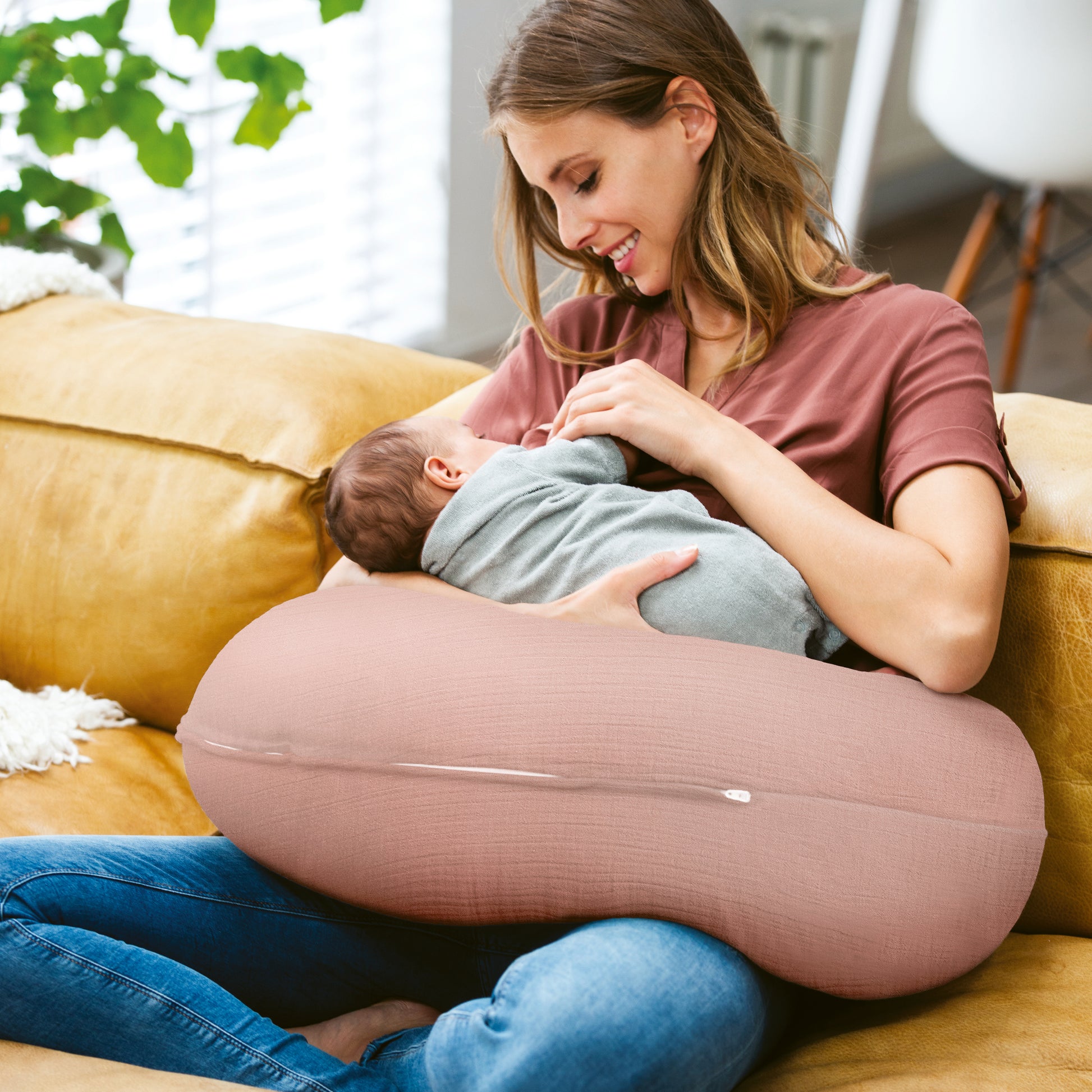Grand coussin de grossesse et de maternité rose en mousseline de coton biologique