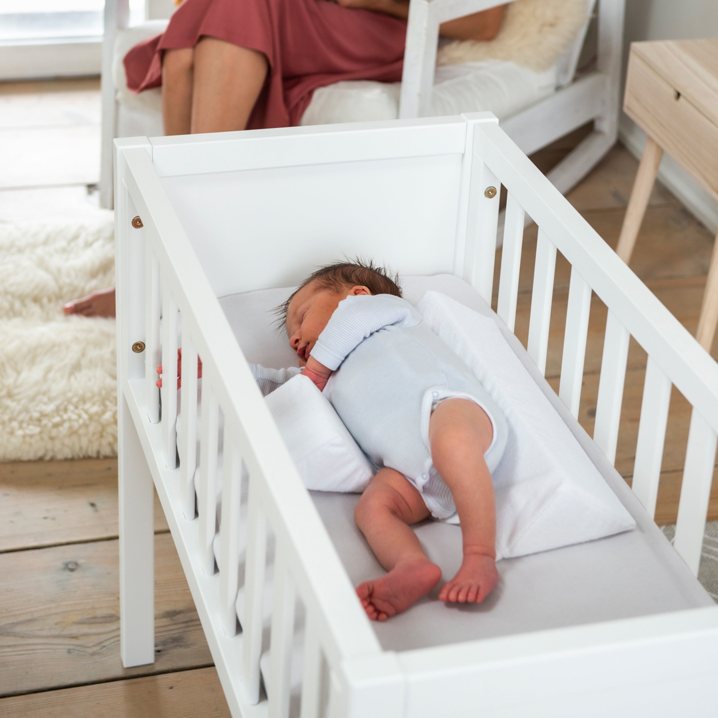 Infant side clearance sleep positioner