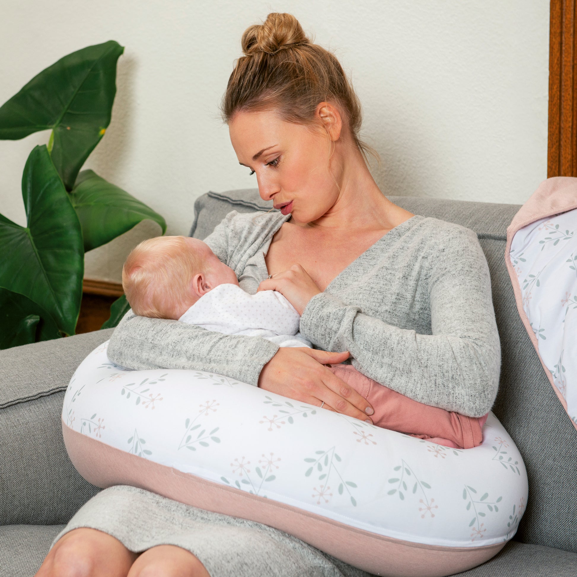 large maternity pillow. During pregnancy and for breastfeeding - doomoo Buddy Spring Pink