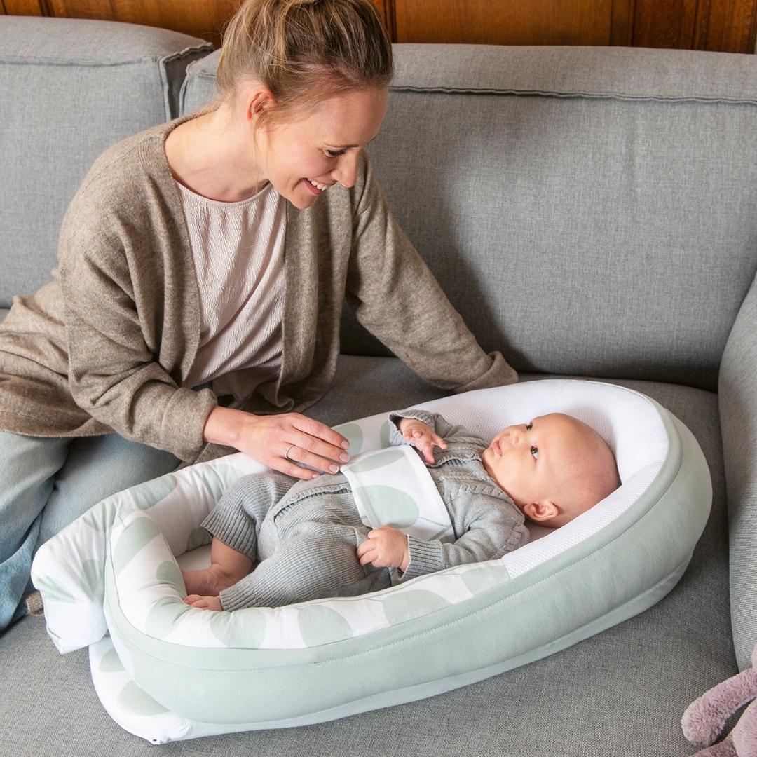 doomoo cocoon - safe and cosy baby nest - reassure the baby Leaves aqua Green