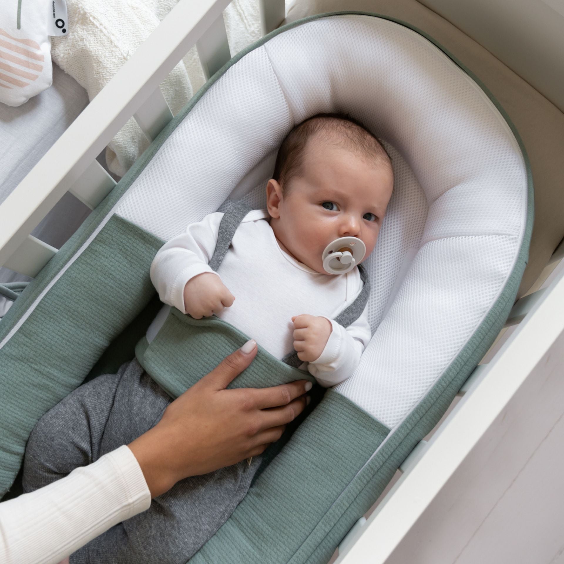 doomoo cocoon - safe and cosy baby nest - reassure the baby Tetra Jersey Green