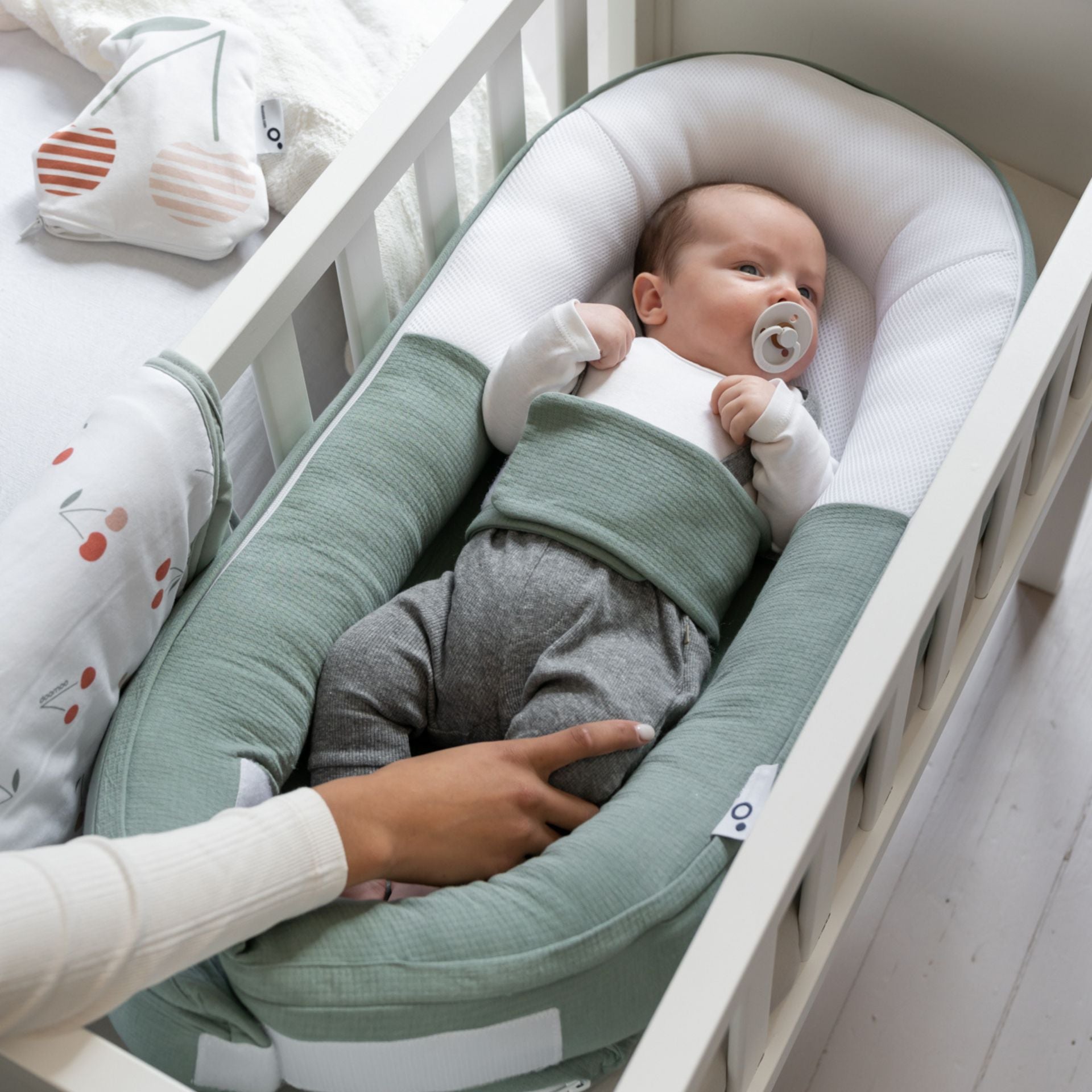 doomoo cocoon - safe and cosy baby nest - reassure the baby Tetra Jersey Green