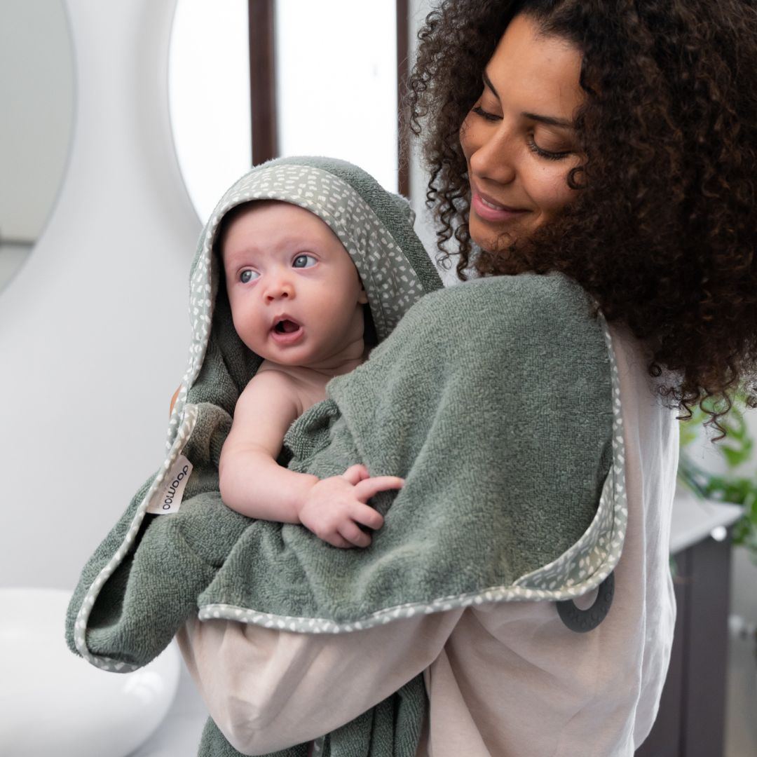 doomoo Dry'n play - Large Green Baby Bath Cape with attach on the back to avoid water splashes